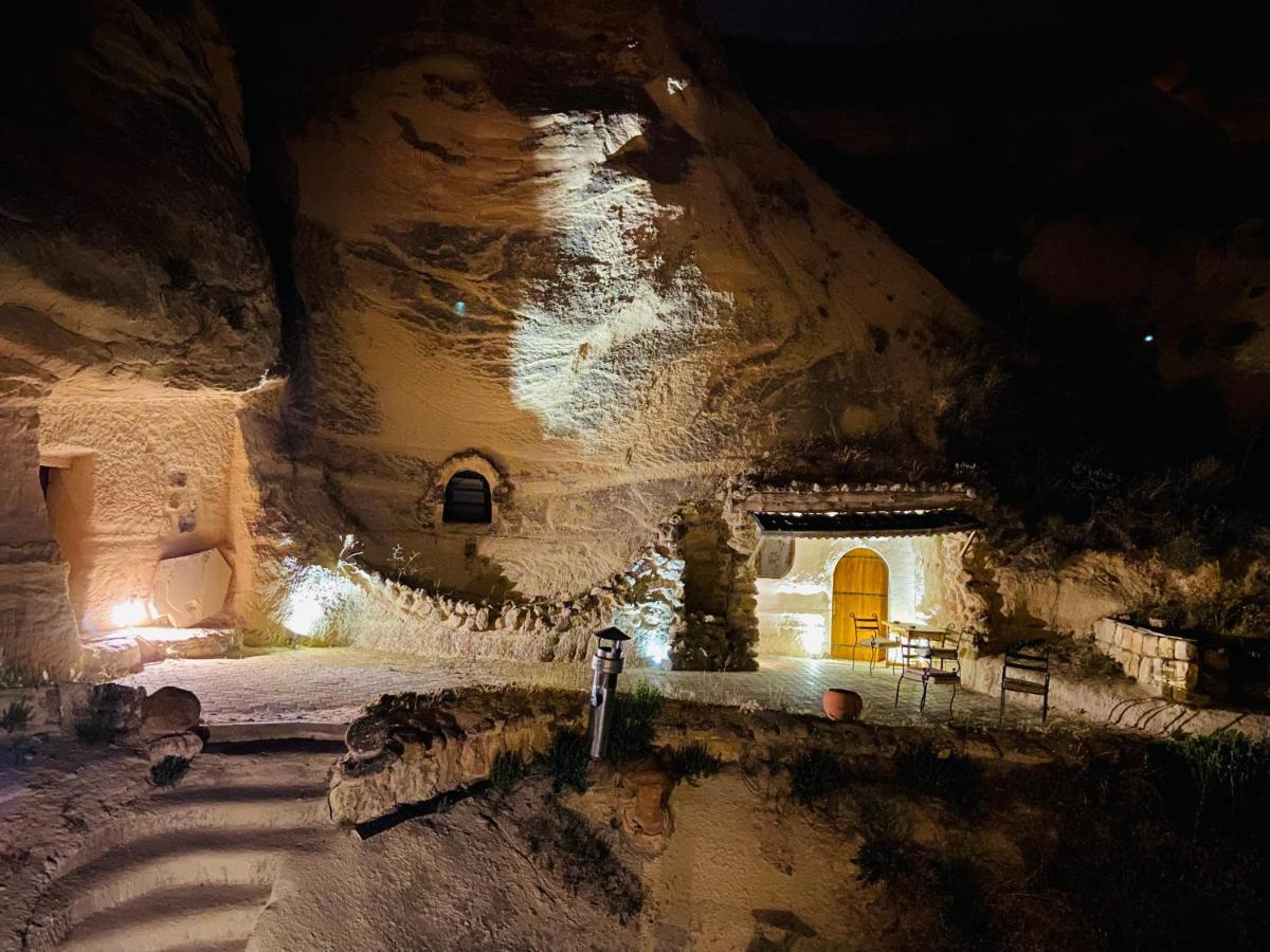 The Village Cave Hotel Гореме Экстерьер фото