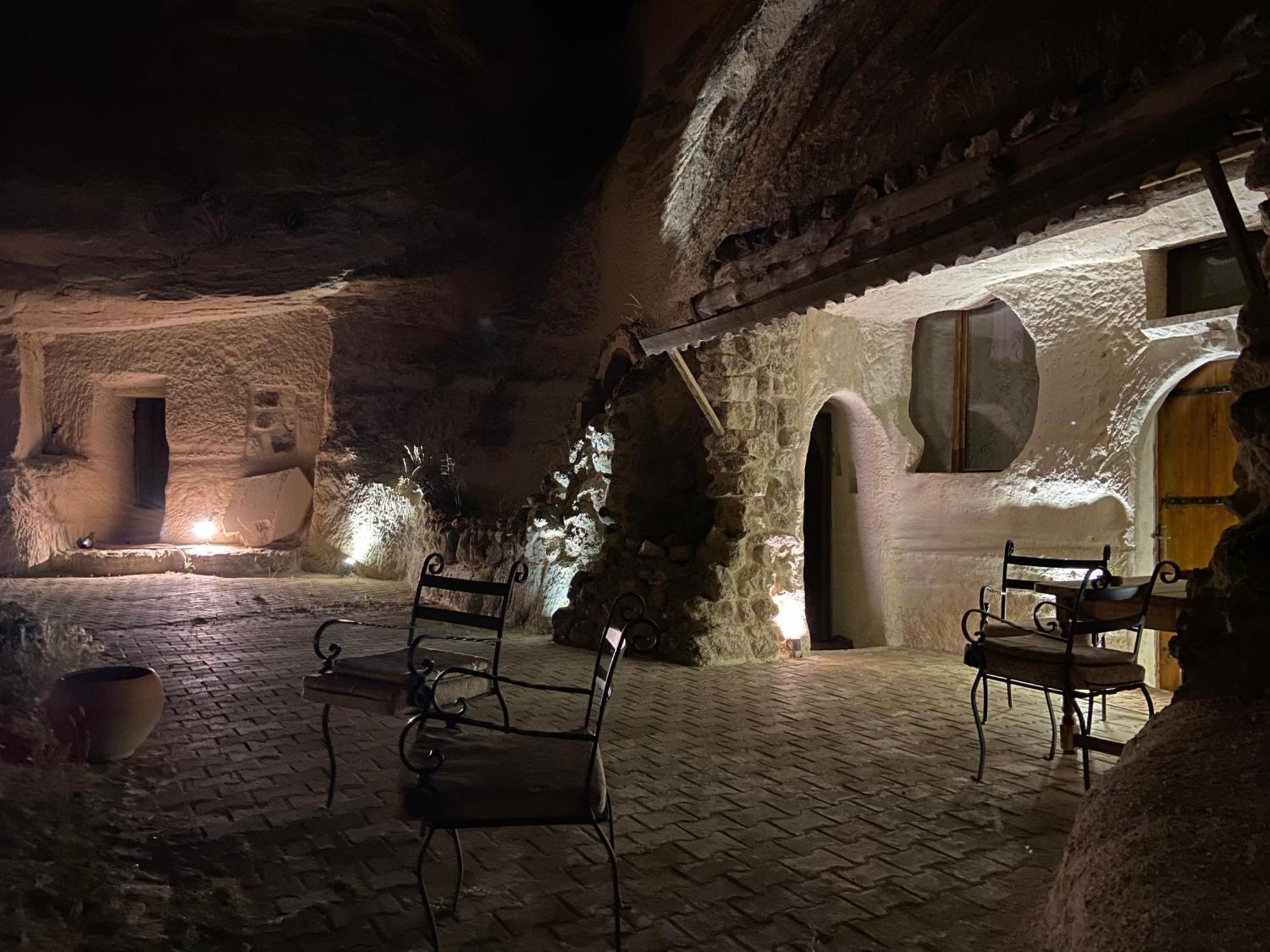 The Village Cave Hotel Гореме Экстерьер фото