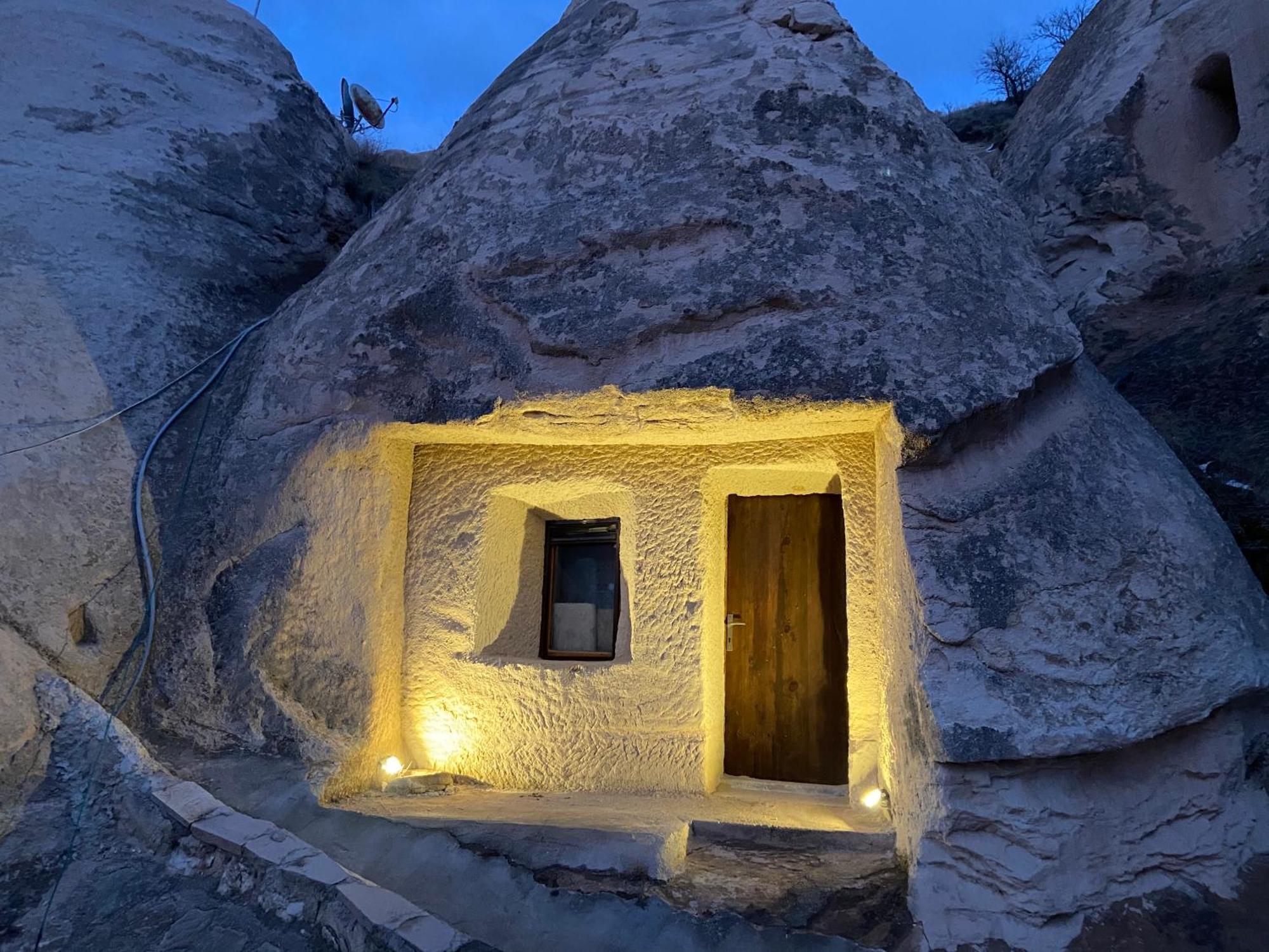 The Village Cave Hotel Гореме Экстерьер фото